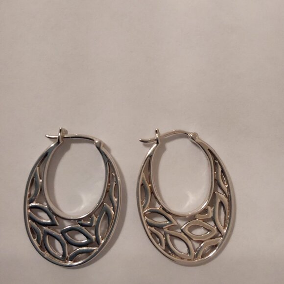 STERLING SILVER OVAL HOOP TEAR DROP DETAIL EARRINGS - Picture 13 of 13